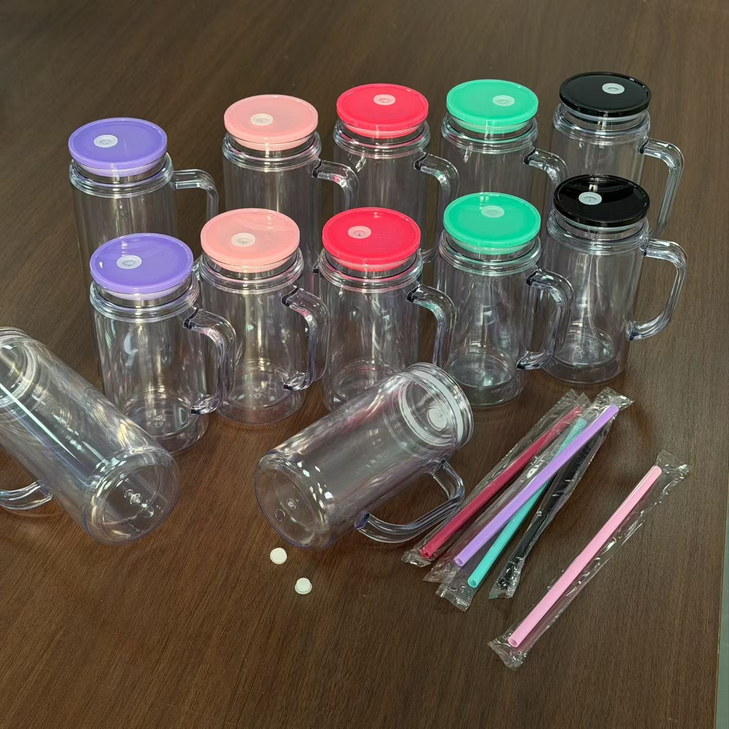 16oz 20oz Snow Globe Plastic Can with Handle Pre Drilled Hole and With Plug 25 Pack China Warehouse