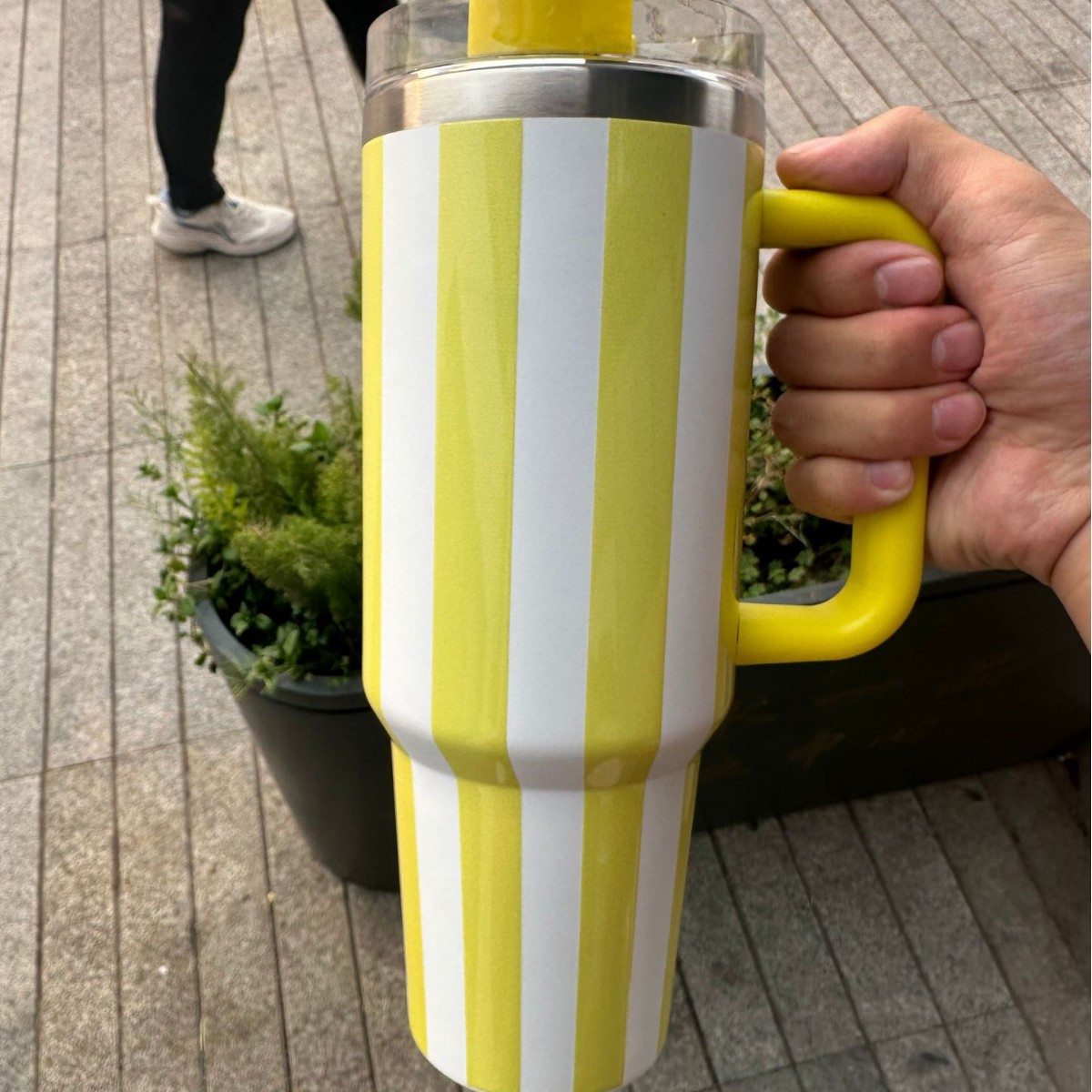 Newest 40oz Stripe Style Quencher Tumblers with Handle for Laser Engraving Gentle Colors Mugs 20Pack China Warehouse