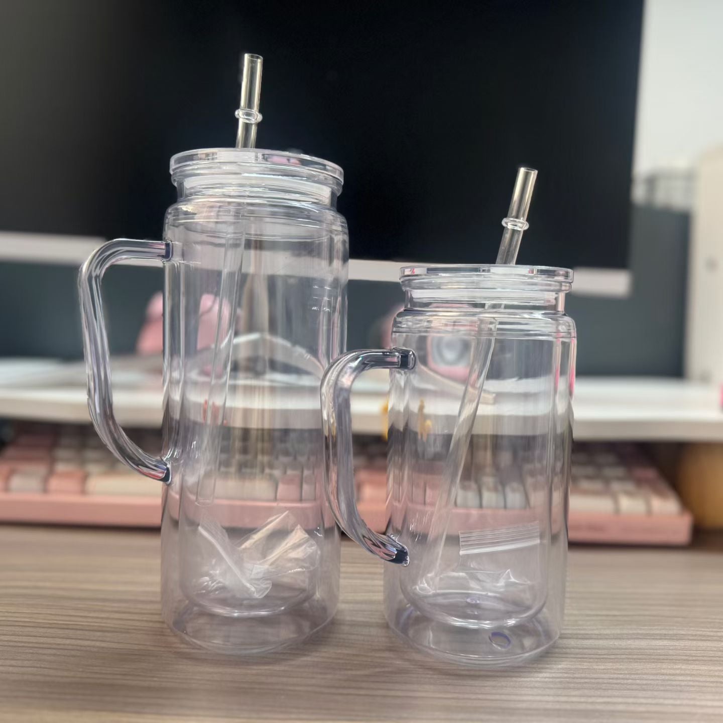 16oz 20oz Snow Globe Plastic Can with Handle Pre Drilled Hole and With Plug 25 Pack China Warehouse